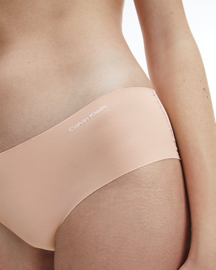 CALVIN KLEIN Invisible Hipster Brief D3429