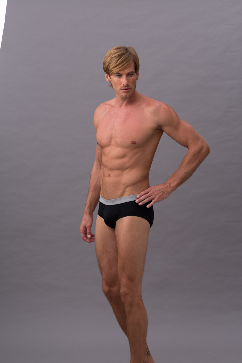 TANI Men's SilkTouch Hip Brief 19129